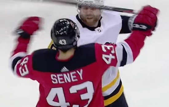 Судьи НХЛ «не засчитали драку» и лишили Кессела хет-трика Хоу (Видео)