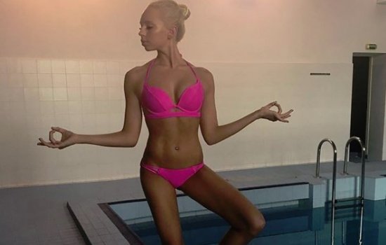 Яна Кудрявцева: откровенные фото в купальнике (Инстаграм)