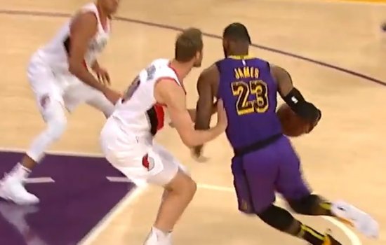 Леброн Джеймс подвинул Чемберлена с 5-й строчки по результативности (Видео)