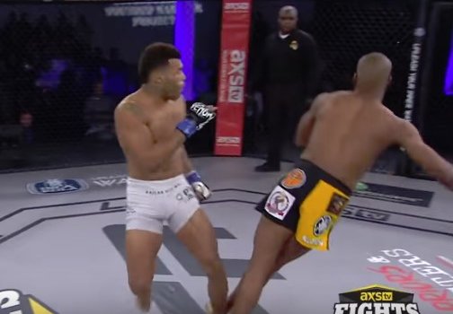 Боец ММА Кэйлан Хилл за 11 секунд «вырубил» противника с разворота (Видео)