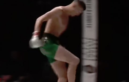 Британский боец ММА так радовался победе, что порвал связки колена (Видео)