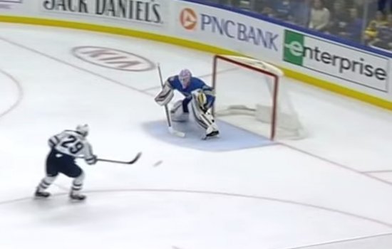 Финский хоккеист Патрик Лайне забил 5 шайб и помог работяге выиграть 1 млн $ (Видео)