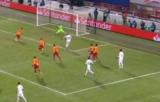 Локомотив победил Галатасарай и набрал первые очки в Лиге чемпионов: голы, обзор матча (Видео)