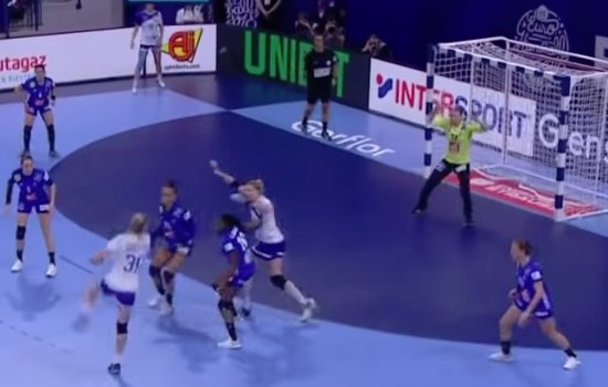 Женская сборная России по гандболу в 1-ом туре обыграла хозяек чемпионата Европы (Видео)