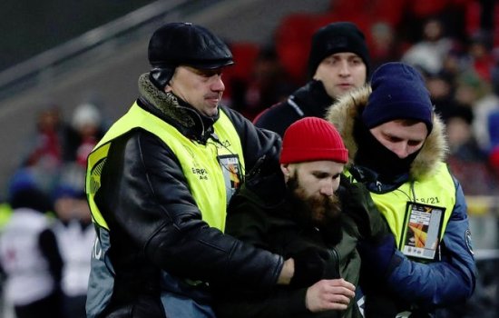 Спартак «задумал» наказать выбежавшего на поле болельщика штрафом 5000 евро