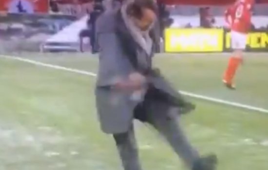 Юрий Семин психанул и «показал» Смолову, как надо было бить пенальти (Видео)