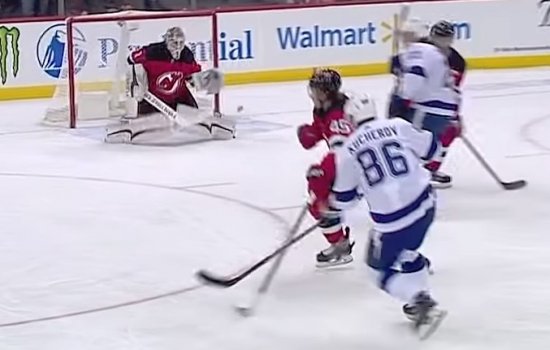 Кучеров набрал 4 очка и помог «Тампе» выйти в лидеры НХЛ (Видео)