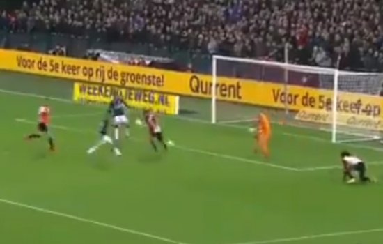ПСВ потерпел обидное поражение в чемпионате из-за выброшенного на поле второго мяча (Видео)