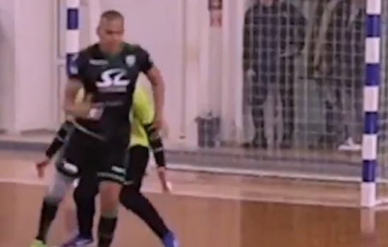 Бразилец Бето забил гол после невероятного чудо-финта в мини-футболе (Видео)