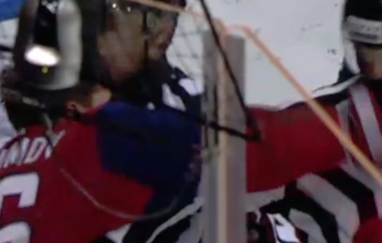 Хоккеист Локомотива Каюмов нанес судье черепно-мозговую травму во время матча (Видео)