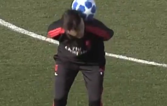 Тренер «Реала» Солари показал чудеса обращения с мячом (Видео)