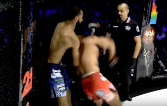 Футбольный «хулиган» Роман Готовцев вырубил бойца ММА Юсефи одним ударом локтя (Видео)