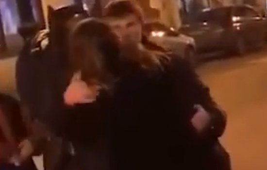 Андрея Аршавина засняли пьяным в обнимку с двумя девушками и лошадью (Видео)