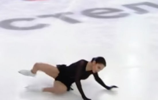 Медведева снова упала и в произвольной программе (Видео)