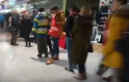 К Самедову за автографом выстроилась 100-метровая очередь (Видео) К Самедову за автографом выстроилась 100-метровая очередь (Видео)