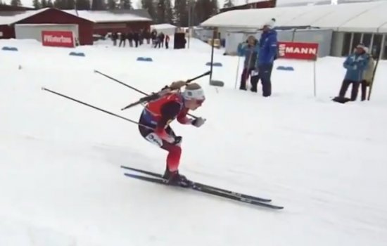 Норвежки победили в биатлонной эстафете даже со штрафным кругом