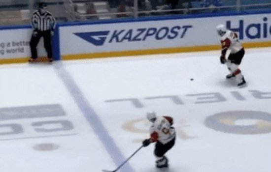 Чудинов забросил вратарю «Барыса» Карлссону вторую курьезную шайбу (Видео)