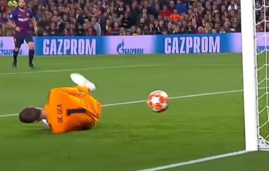Де Хеа пропустил курьезный гол после удара Лионеля Месси