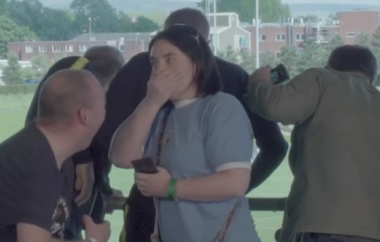 Футболисты «Манчестер Сити» разыграли фанатов, уронив муляж Кубка