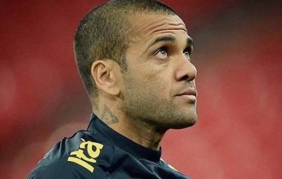 Дани Алвес назвал Гвардиолу «чертовым гением»