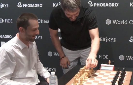 Овечкин сделал первый ход в шахматной партии Грищука и Непомнящего