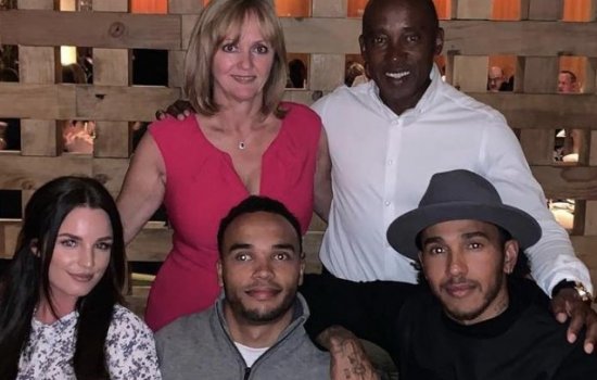 Льюис Хэмилтон тепло поздравил отца с днем рождения