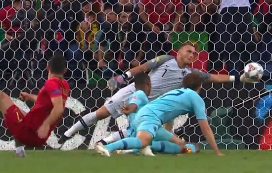 Португалия победила сборную Нидерландов и досрочно вышла на ЧЕ-2020