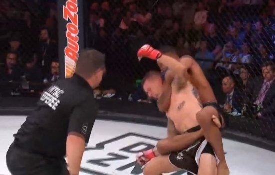 Американский «удав» Патрик Микс одержал 13-ю победу подряд