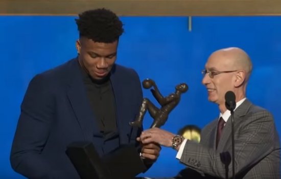 Адетокунбо стал 2-м европейцем, получившим MVP сезона в НБА Адетокунбо стал 2-м европейцем, получившим MVP сезона в НБА