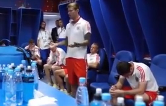 Извинения Смолова за нереализованный пенальти с Хорватией (Видео из раздевалки)
