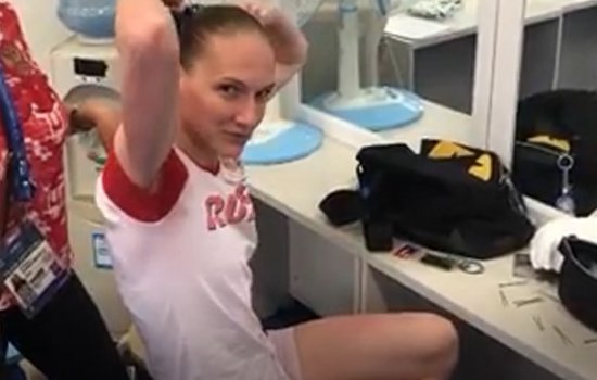 Дмитрий Губерниев «пробрался» с камерой к синхронисткам сборной России