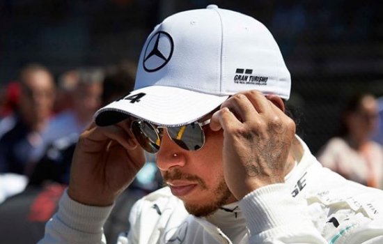 Британец Льюис Хэмилтон 6-й раз в карьере выиграл гонку в Силверстоуне