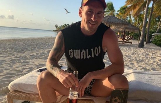 Супруга Месси опубликовала летнее фото Лионеля на пляже