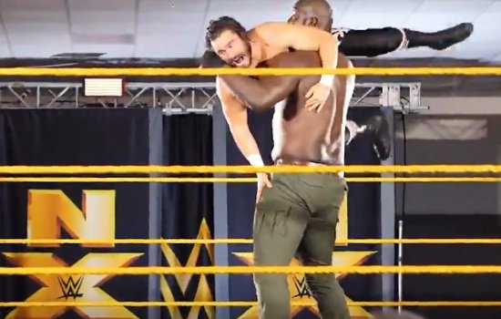 Нигерийский баскетболист Омогбехин начал карьеру в рестлинге