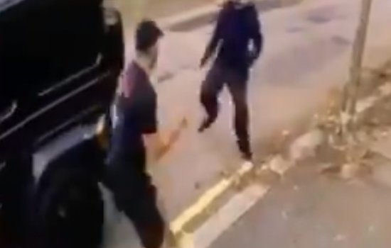 Футболисты Озил и Колашинац подверглись вооруженному нападению скутеристов (Видео)