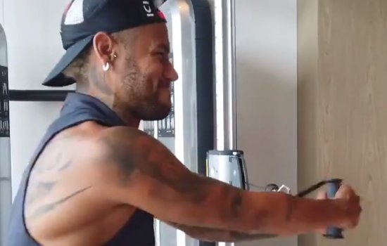 Неймар продолжает залечивать травму в стане «ПСЖ» (Видео)