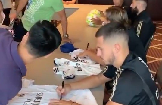 Футболисты «Реала» в Мюнхене провели автограф-сессию (Видео)