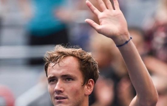 Медведев вышел в финал турнира в Монреале, где сыграет с Надалем