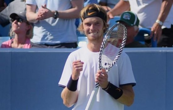 Рублев обыграл Кьюррея и вышел в 1/4 финала в Уинстон-Салеме