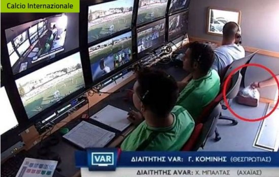 Греческие арбитры VAR заказали фаст-фуд прямо во время матча