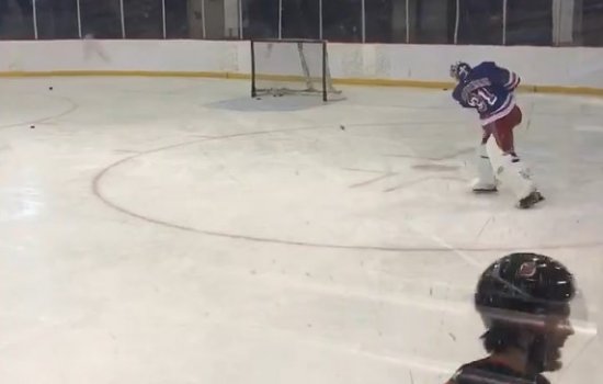 Вратарь «Рейнджерса» Павелец решил потренировать бросок (Видео)