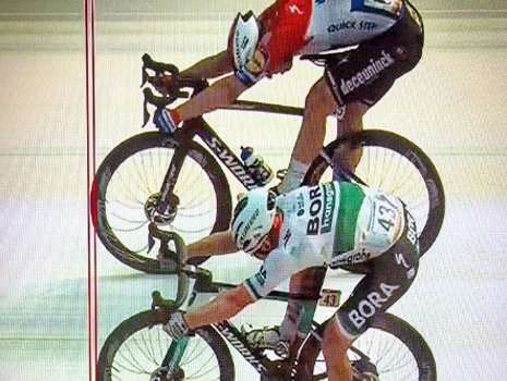 Велогонщик Якобсен обогнал Бэннета в финишном створе на пару сантиметров