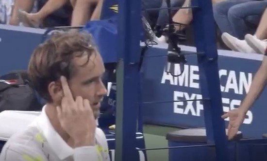Медведев и Джокович устроили конфликты со зрителями на ЮС-опен (Видео)