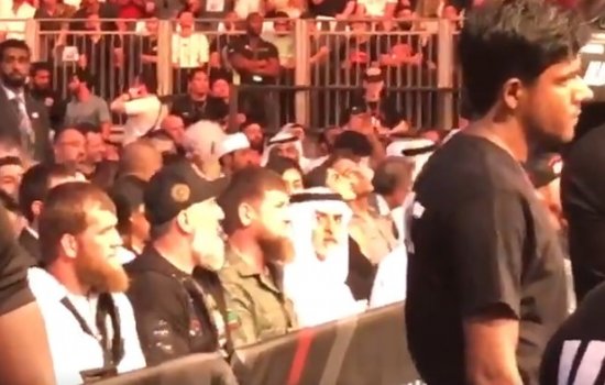 Рамзан Кадыров уже в зале и ждет боя Хабиба (Видео)