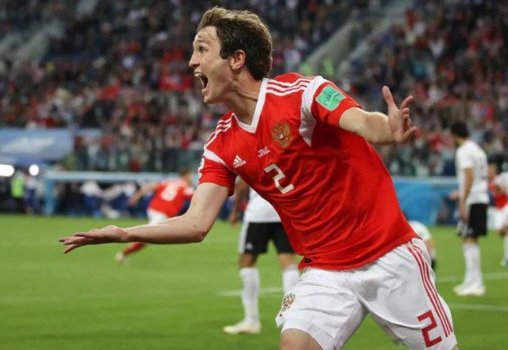 Благодаря голу Фернандеса на последних минутах Россия победила дома Казахстан (Видео)