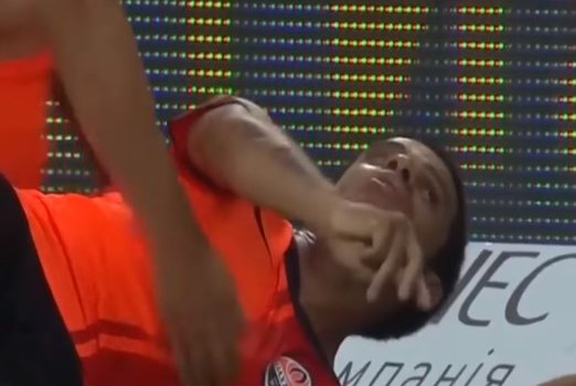 Тайсона нокаутировали на футбольном матче «Шахтера» (Видео)