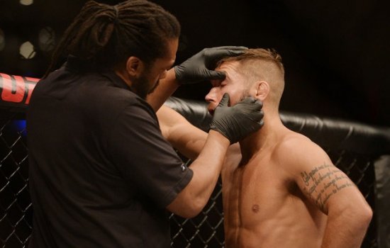 Главный бой UFC в Мексике отменили уже на 15-й секунде (Видео)