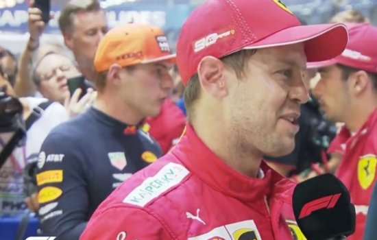 Феттель в Сингапуре выиграл первую гонку за последний год