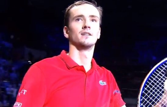 Медведев разгромил Чорича и выиграл турнир в Санкт-Петербурге