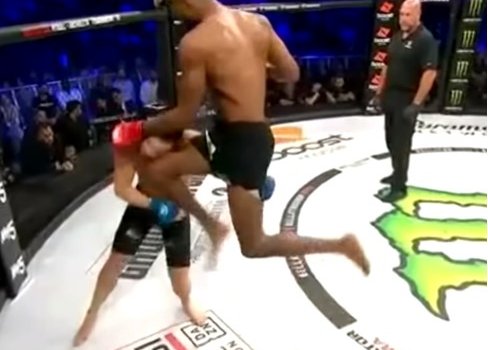 Пэйдж коленом в прыжке нокаутировал Кьели в «Беллаторе 227» (Видео)